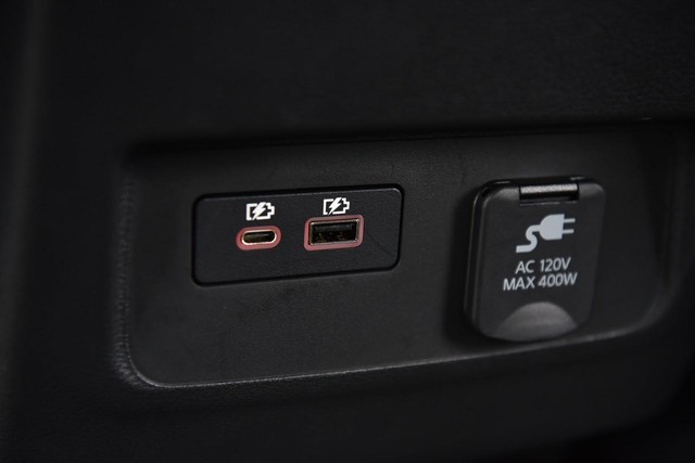 Nissan Frontier Vehicle Full-screen Gallery Image 26