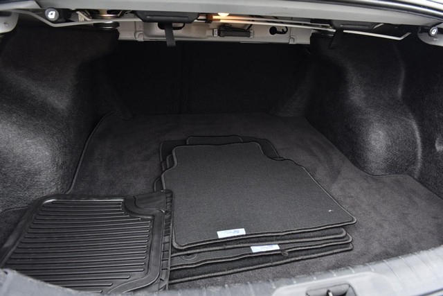 Nissan Altima Vehicle Full-screen Gallery Image 23