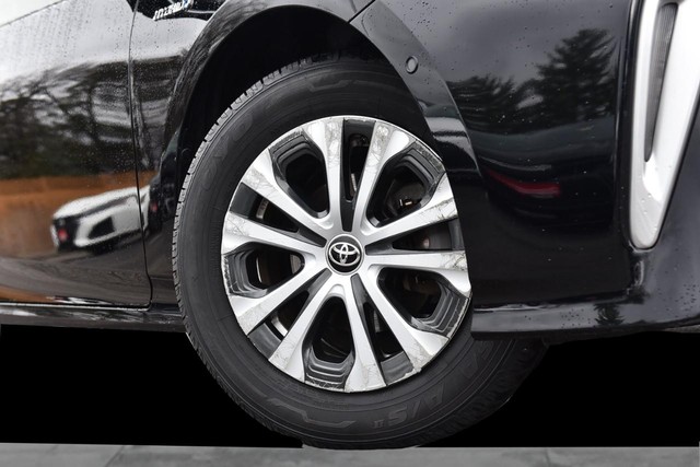 Toyota Prius Vehicle Full-screen Gallery Image 3