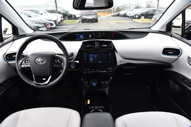 Toyota Prius Vehicle Full-screen Gallery Image 8