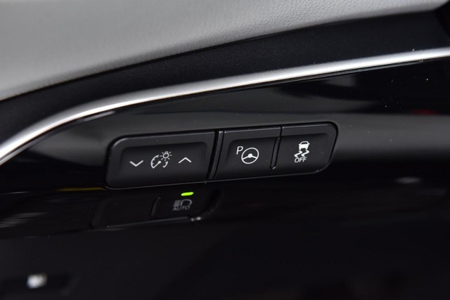 Toyota Prius Vehicle Full-screen Gallery Image 11