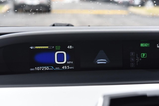 Toyota Prius Vehicle Full-screen Gallery Image 12