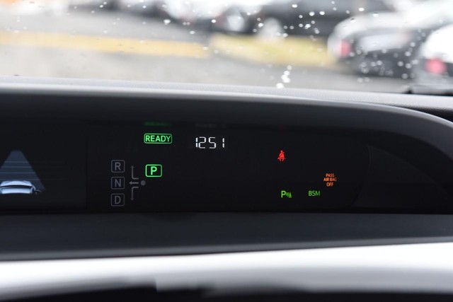 Toyota Prius Vehicle Full-screen Gallery Image 13