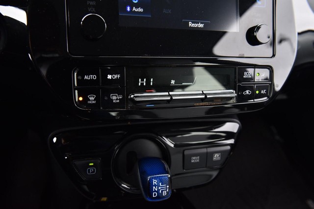 Toyota Prius Vehicle Full-screen Gallery Image 16