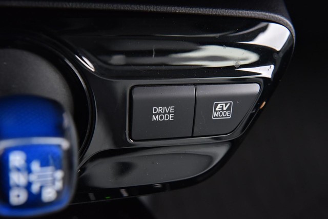 Toyota Prius Vehicle Full-screen Gallery Image 18