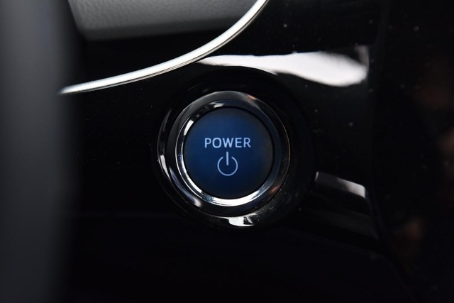 Toyota Prius Vehicle Full-screen Gallery Image 21