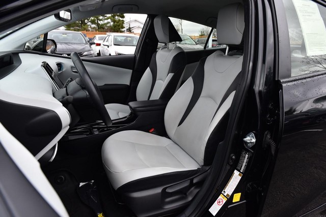 Toyota Prius Vehicle Full-screen Gallery Image 23