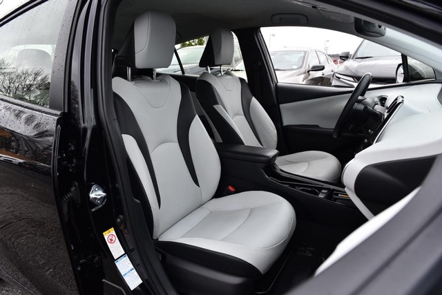 Toyota Prius Vehicle Full-screen Gallery Image 24