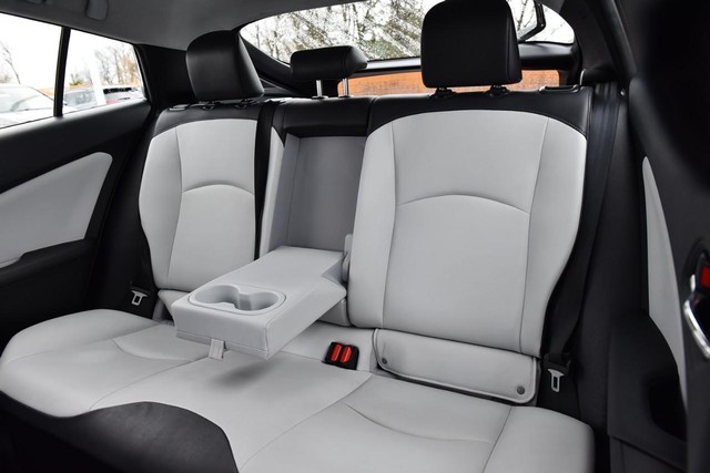 Toyota Prius Vehicle Full-screen Gallery Image 25