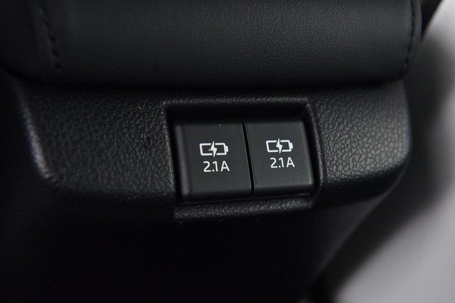 Toyota Prius Vehicle Full-screen Gallery Image 26