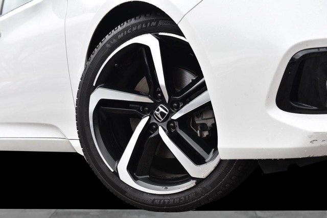 Honda Accord Sedan Vehicle Full-screen Gallery Image 03