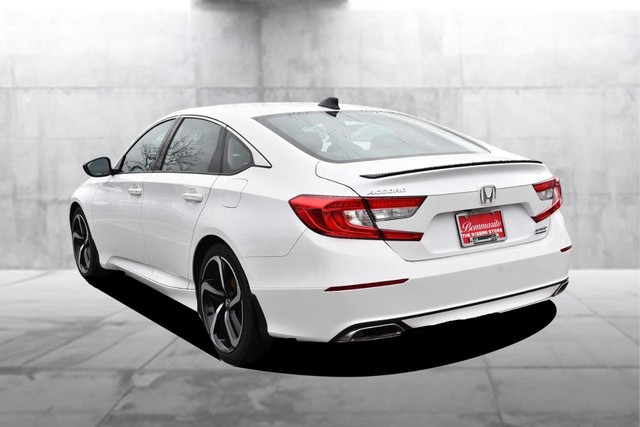 Honda Accord Sedan Vehicle Full-screen Gallery Image 07