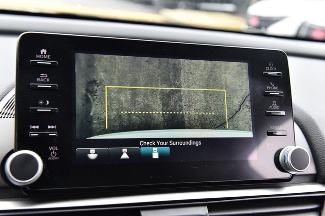 Honda Accord Sedan Vehicle Full-screen Gallery Image 15