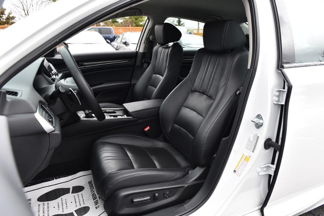 Honda Accord Sedan Vehicle Full-screen Gallery Image 22