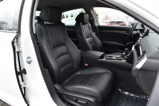 Honda Accord Sedan Vehicle Full-screen Gallery Image 23