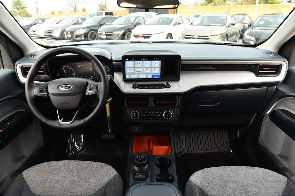 Ford Maverick Vehicle Full-screen Gallery Image 09