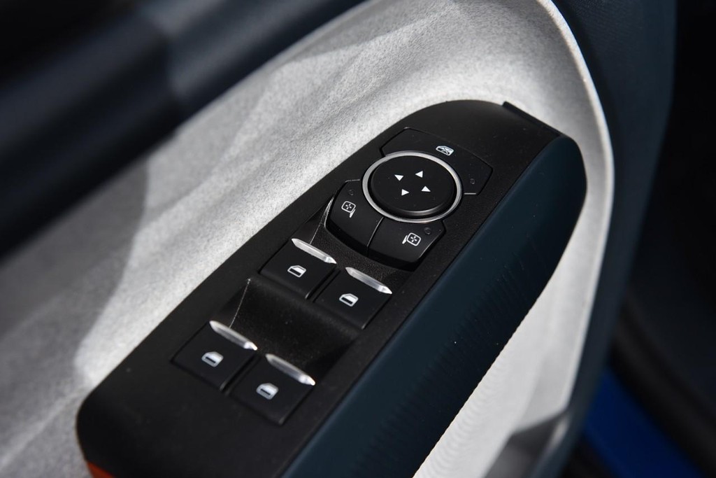 Ford Maverick Vehicle Full-screen Gallery Image 10