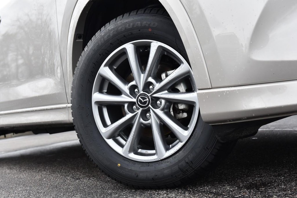 Mazda CX-5 Vehicle Full-screen Gallery Image 3