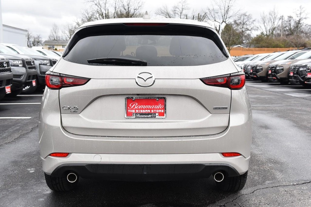 Mazda CX-5 Vehicle Full-screen Gallery Image 6