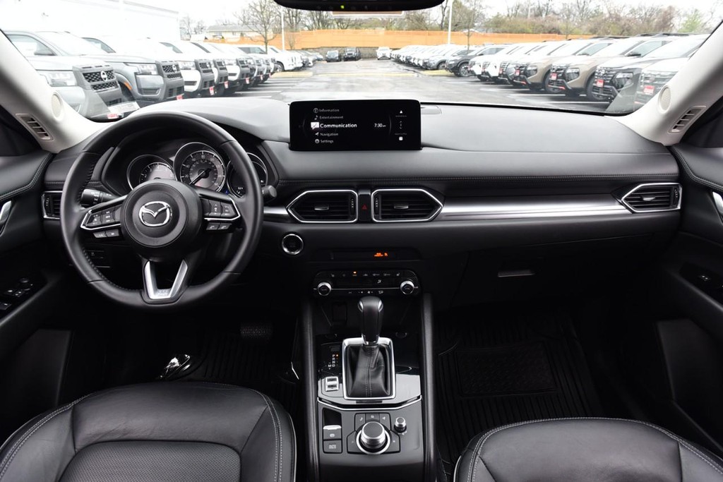 Mazda CX-5 Vehicle Full-screen Gallery Image 8
