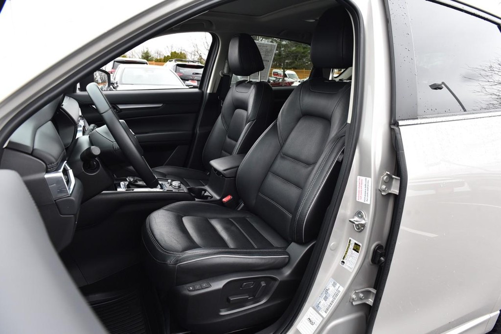 Mazda CX-5 Vehicle Full-screen Gallery Image 20