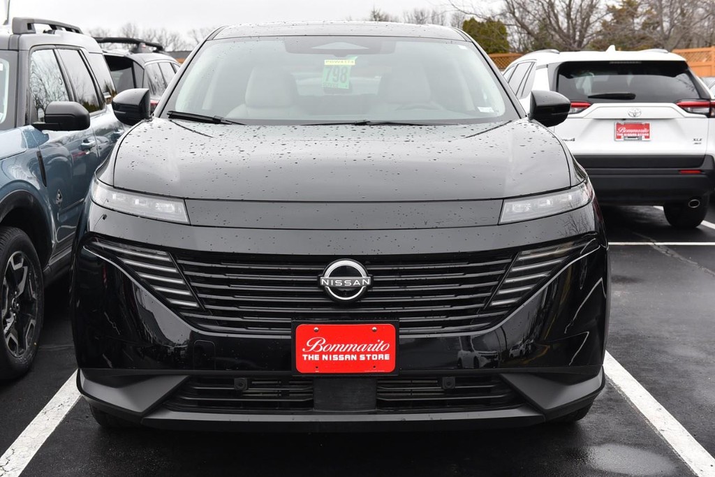 Nissan Murano Vehicle Full-screen Gallery Image 3