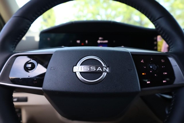 Nissan Murano Vehicle Image 11