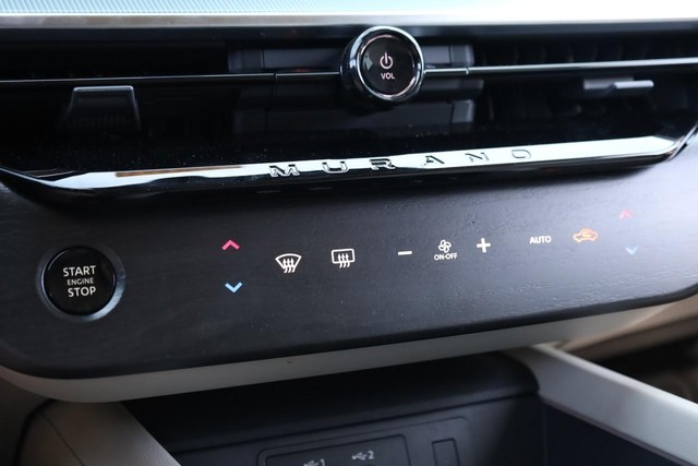 Nissan Murano Vehicle Image 17