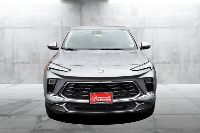 Buick Encore GX Vehicle Full-screen Gallery Image 04