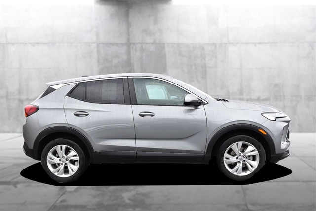 Buick Encore GX Vehicle Full-screen Gallery Image 05