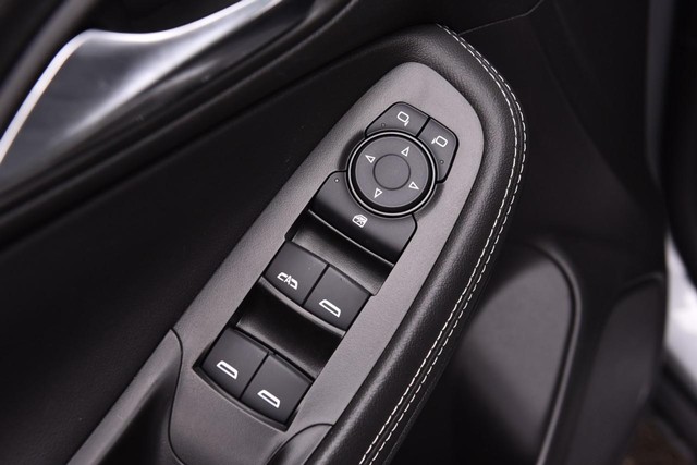 Buick Encore GX Vehicle Full-screen Gallery Image 09