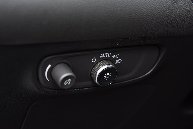 Buick Encore GX Vehicle Full-screen Gallery Image 11