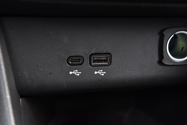 Buick Encore GX Vehicle Full-screen Gallery Image 16