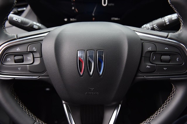 Buick Encore GX Vehicle Full-screen Gallery Image 19