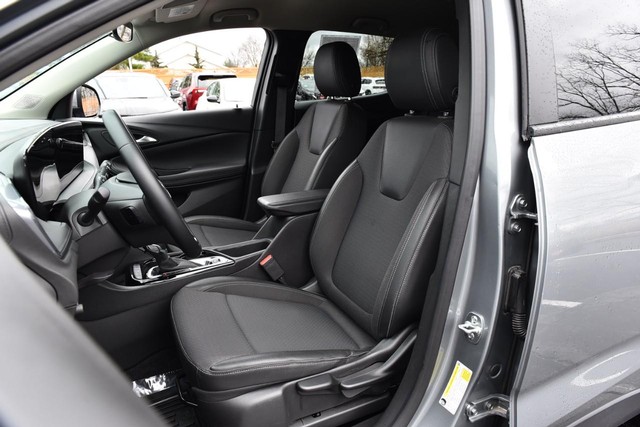 Buick Encore GX Vehicle Full-screen Gallery Image 20