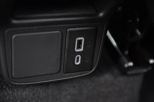 Buick Encore GX Vehicle Full-screen Gallery Image 23