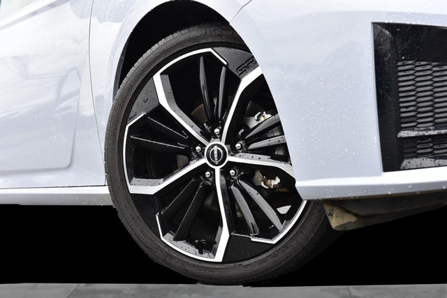 Nissan Altima Vehicle Image 03