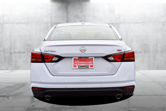 Nissan Altima Vehicle Image 06