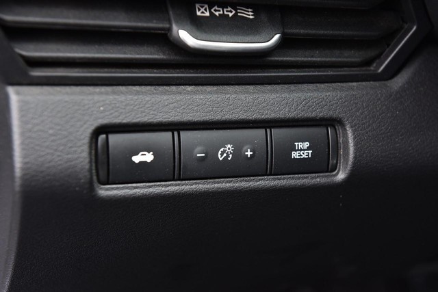 Nissan Altima Vehicle Image 11