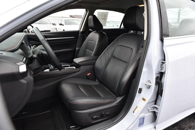 Nissan Altima Vehicle Image 19