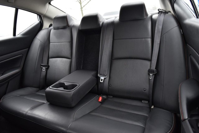 Nissan Altima Vehicle Image 22