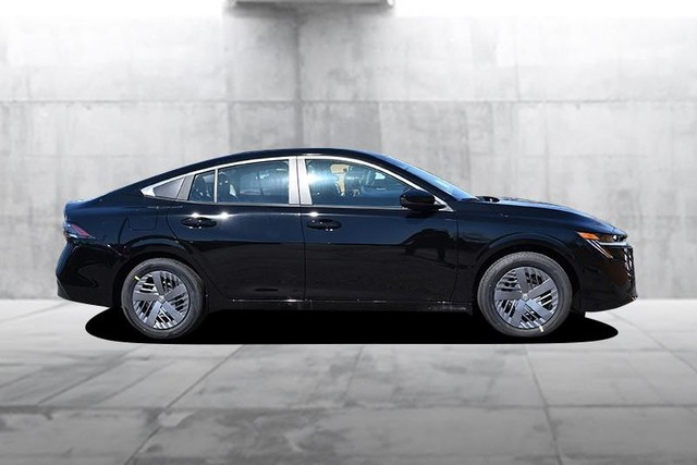 Nissan Sentra Vehicle Full-screen Gallery Image 5