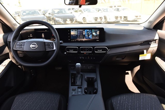 Nissan Sentra Vehicle Full-screen Gallery Image 8