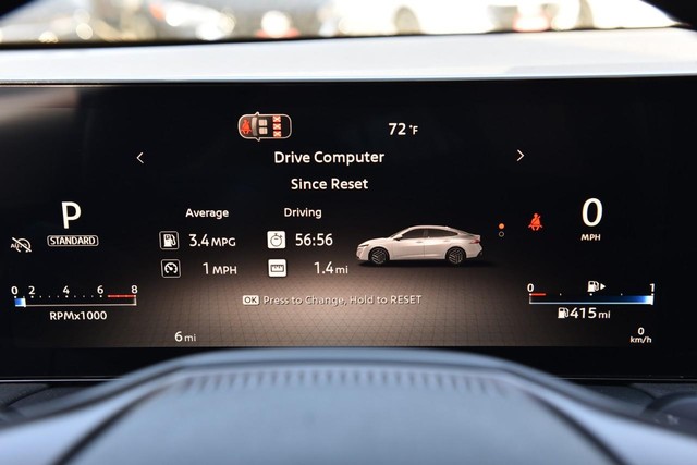 Nissan Sentra Vehicle Full-screen Gallery Image 12