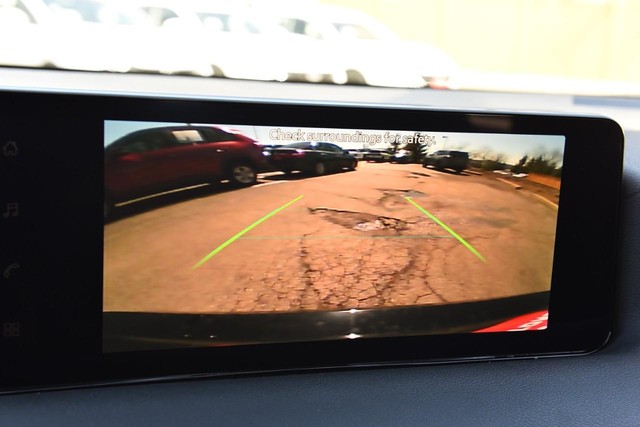 Nissan Sentra Vehicle Full-screen Gallery Image 13