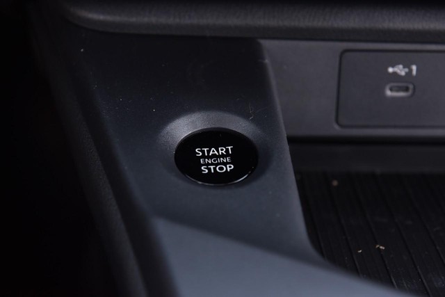 Nissan Sentra Vehicle Full-screen Gallery Image 18