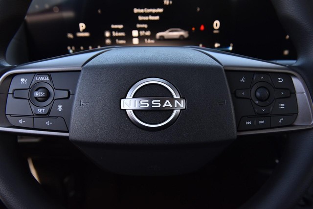 Nissan Sentra Vehicle Full-screen Gallery Image 20