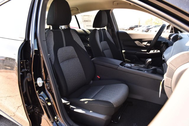 Nissan Sentra Vehicle Full-screen Gallery Image 22