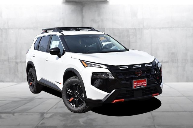 Nissan Rogue Vehicle Full-screen Gallery Image 2