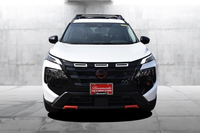 Nissan Rogue Vehicle Full-screen Gallery Image 4